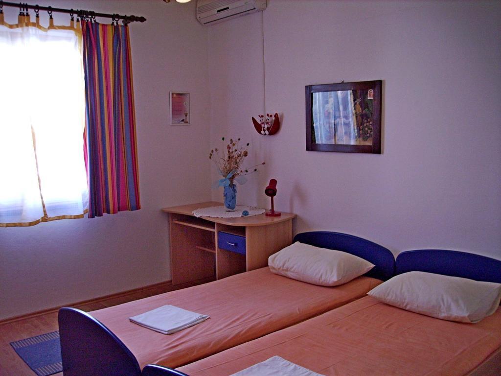 Apartments Marija Postira Eksteriør bilde